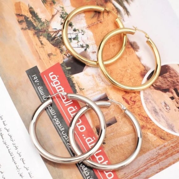 *NEW 18K Yellow Gold Round 2'' Tube Hoop Earrings - Picture 6 of 9